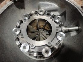 开利离心式压缩机维修