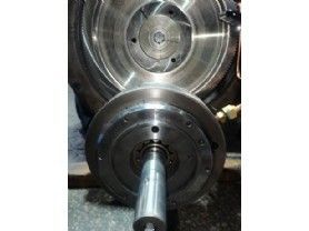 开利离心式压缩机