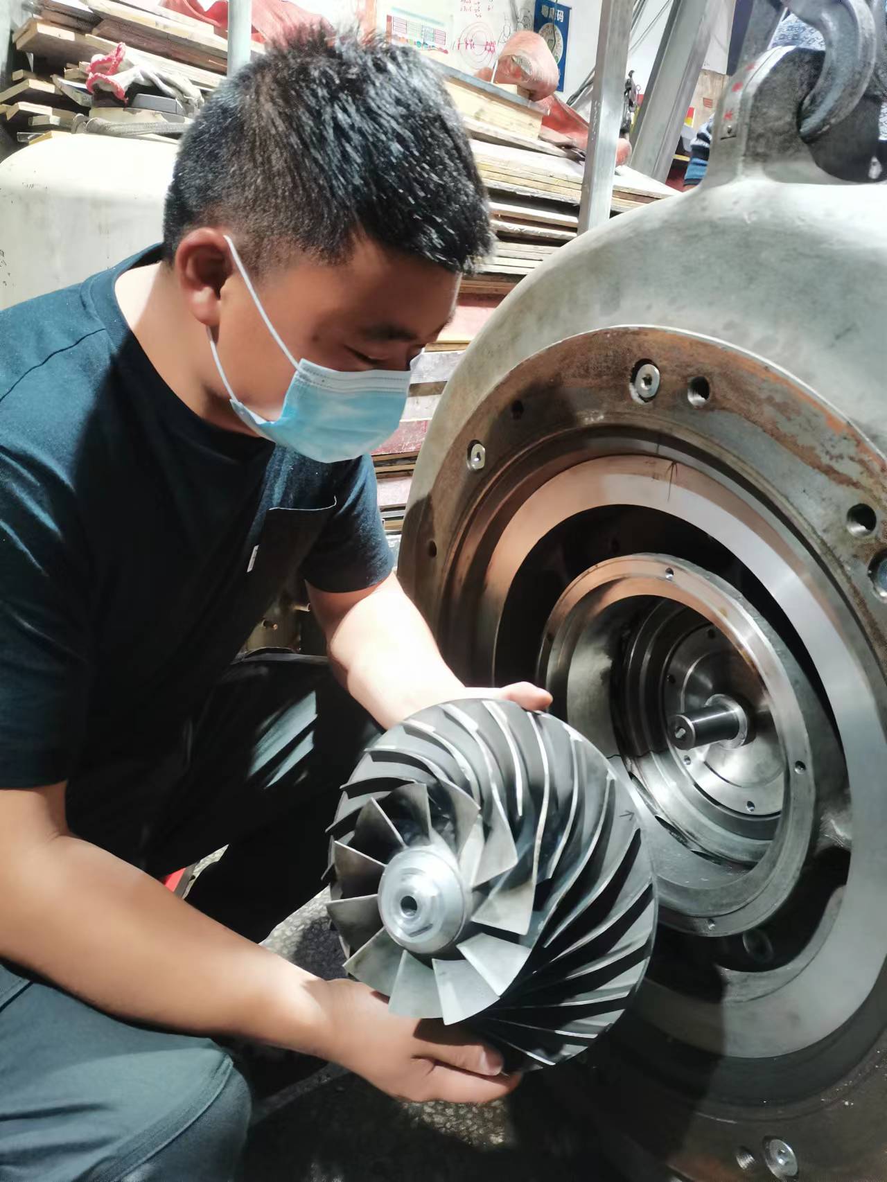 开利离心式压缩机